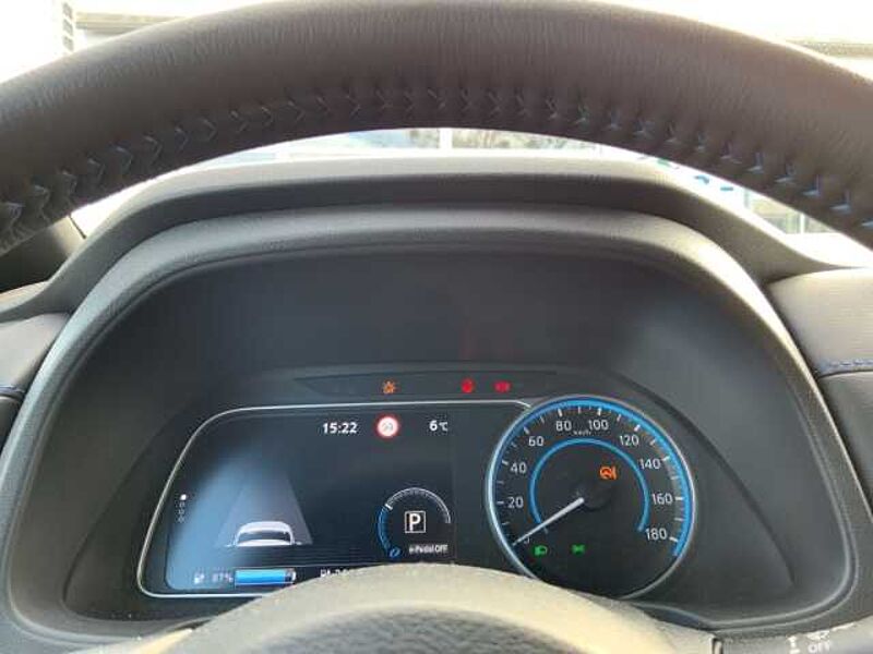 Nissan Leaf N-Connecta 40Kwh Winter LED Navi 360 °Kamera Dyn. Kurvenlicht ACC Apple CarPlay