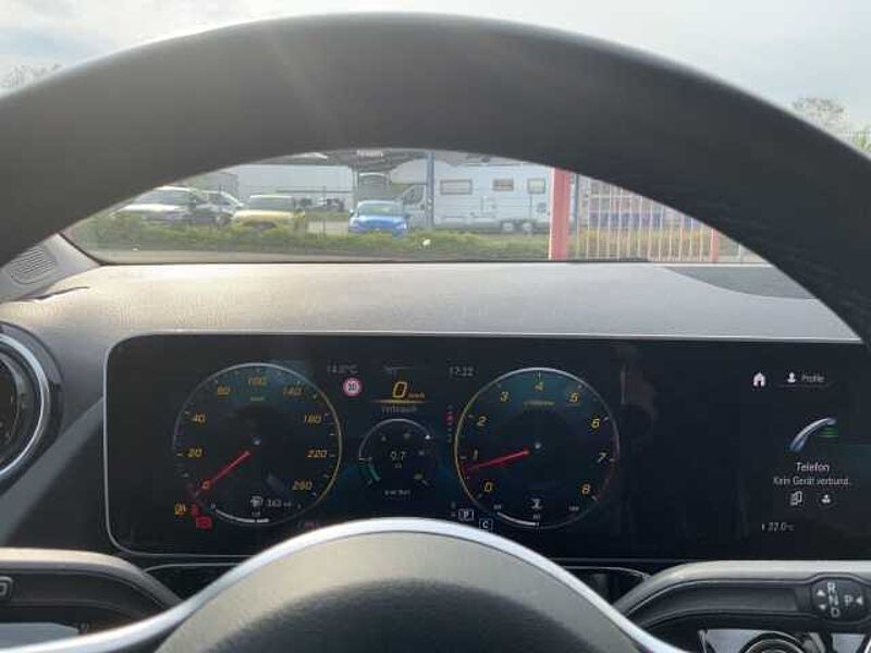 Mercedes-Benz GLA 250 Progressive Navi dig. Cockpit LED Klimaautom Fahrerprofil DAB SHZ Keyless Parkle
